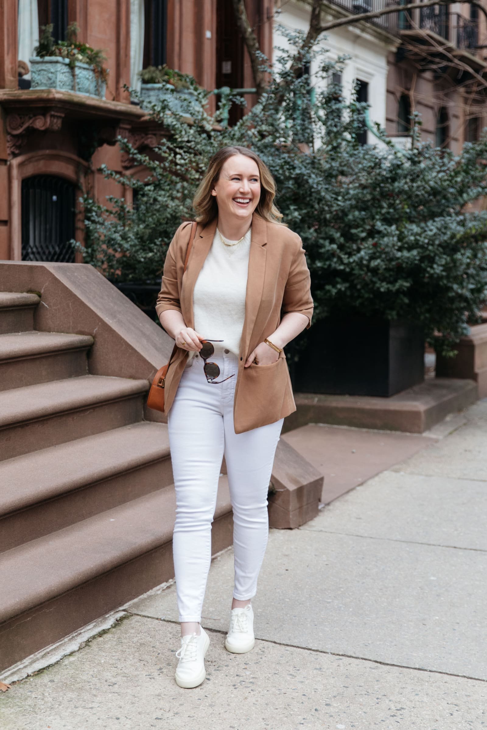 https://inspiredlivingly.com/wp-content/uploads/2025/12/white-jeans-with-blazer.jpg