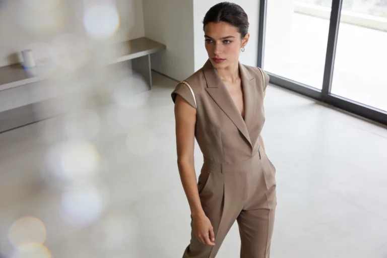 How to Wear a Jumpsuit the Right Way (Do'S & Don'Ts)