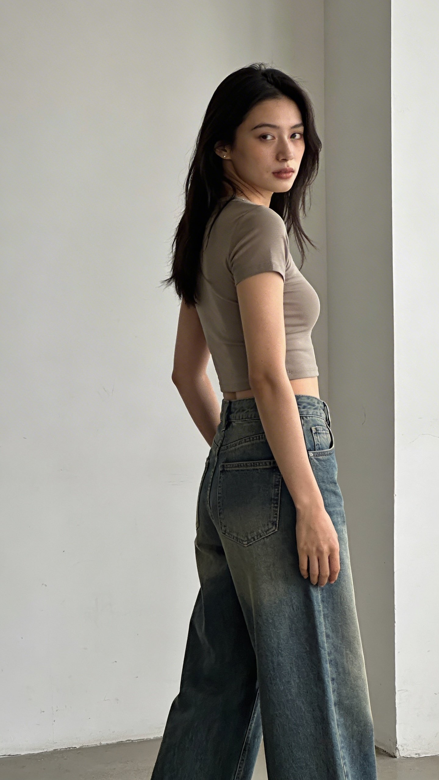 Side view woman in wide-leg jeans and fitted crop top