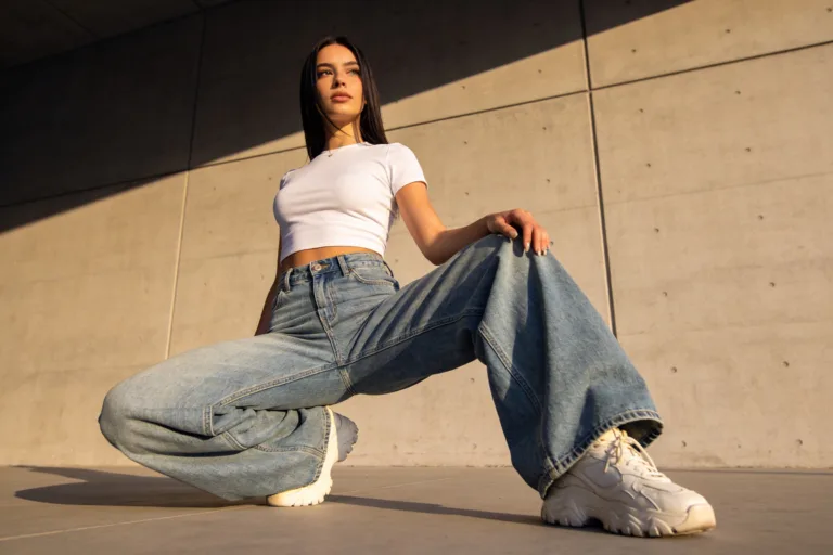 10 Easy Ways to Style Baggy Jeans for a Trendy Look