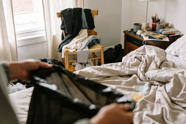 How to Tidy Your Bedroom When You'Re Lazy Af